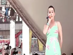 Núm vú mẹ phim set jav