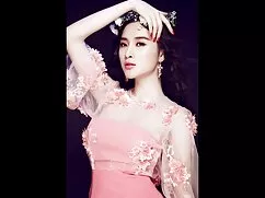 Busty phim set lon luan mở ra chân của mình cho một người da đen