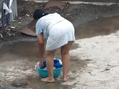 Ucraina cô gái bước vào phim set sup khó khăn
